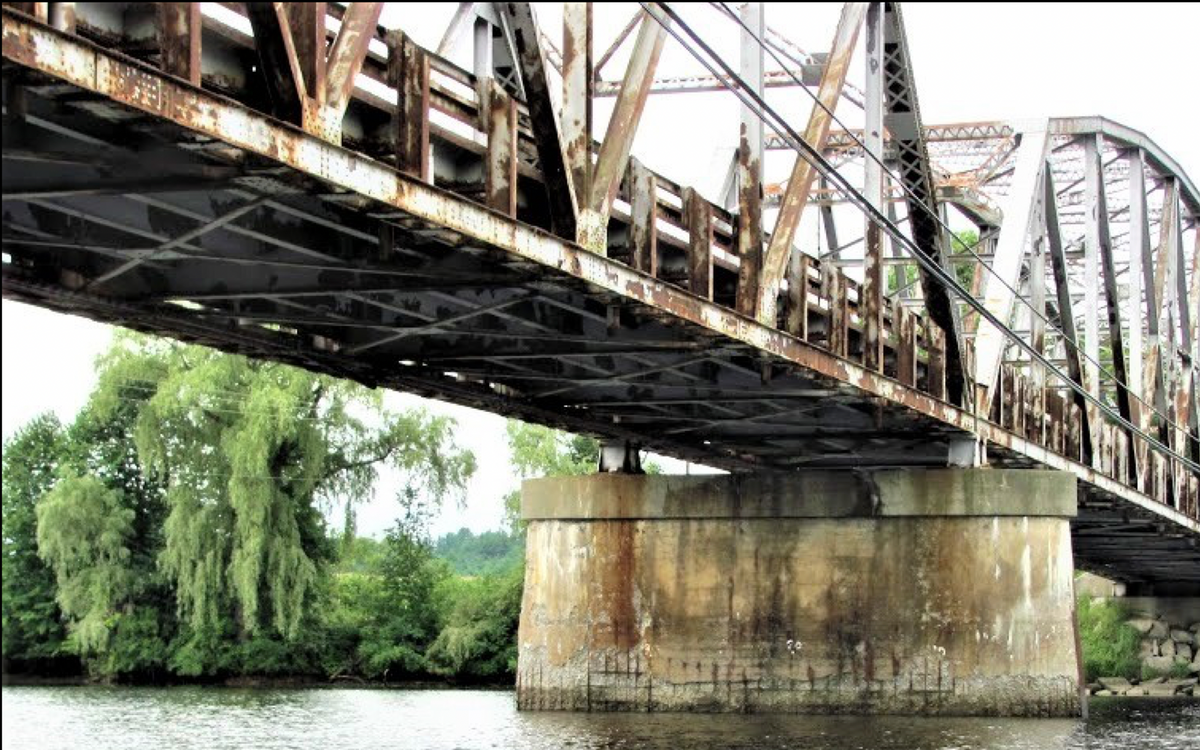 The history and context of the Lyme-East Thetford bridge